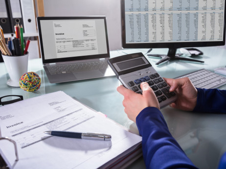 Kako močno Slovenija obdavči dohodek – primerjava z regijo