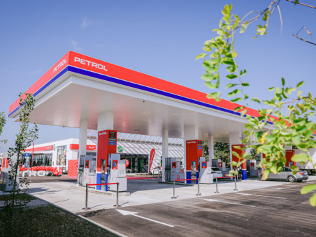 Petrol kljub nevzdržnim maržam v prvem polletju dosegel načrte