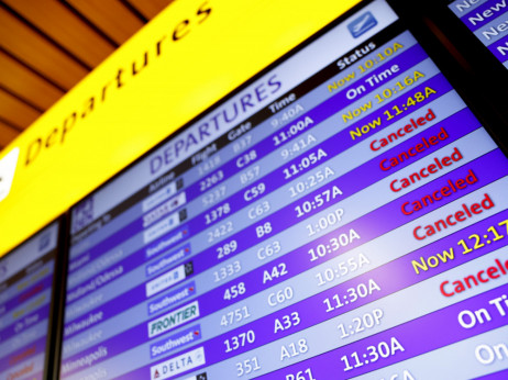 Авиокомпаниите автоматски ќе ги враќаат парите за откажаните летови