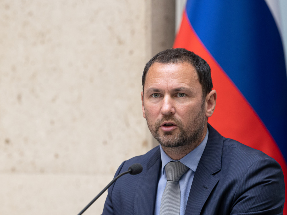 Dolenc, Banka Slovenije: Kreditno povpraševanje se krči. Razlog: negotovost