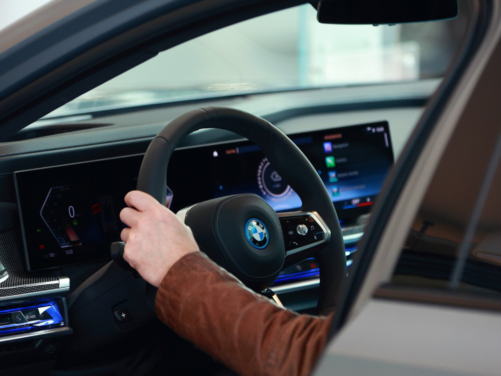 Evropski avtotrg maja v rdeče potegnili električni in dizli