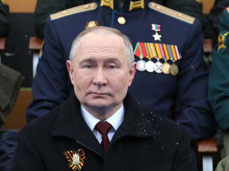 Putin na vojaški paradi znova zagrozil z jedrskim napadom