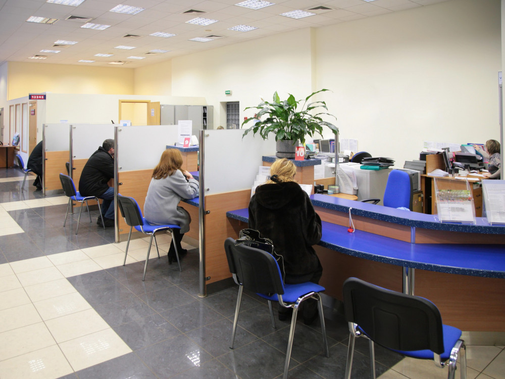 Potrošniška posojila gredo za med, čiste obresti bank tretjino višje