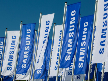 Prepolovljen Samsungov dobiček. Kaj je razlog za to?