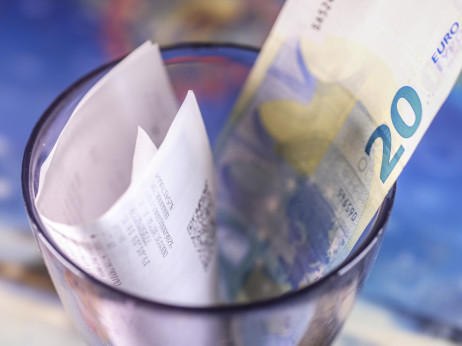 Plače: dvig olajšave bo višji od inflacije, kakšni bodo zneski?