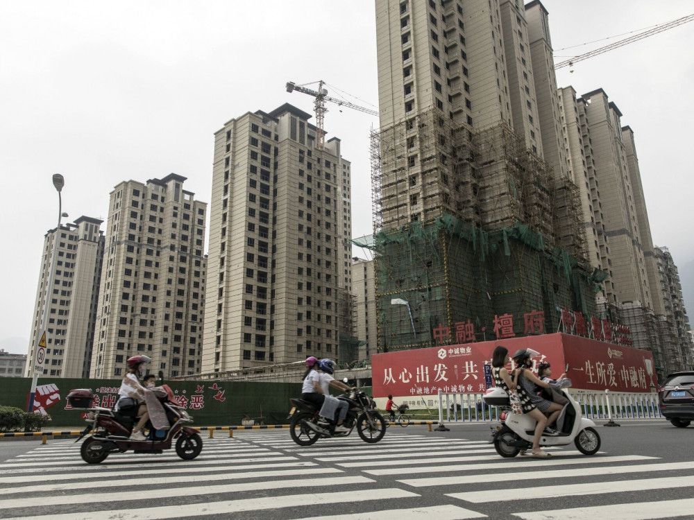 Kitajska pristrigla krila domačim delnicam, Hongkong potonil