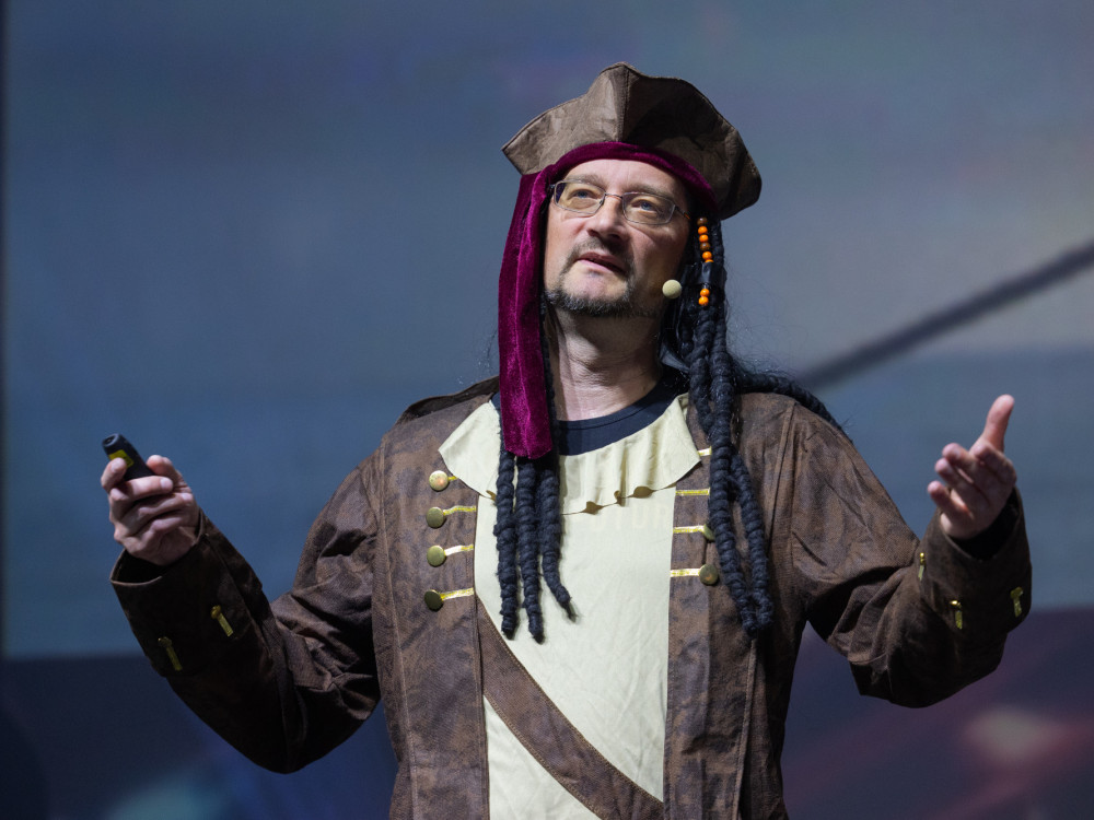 Gusar Jure Knez, Dewesoft: 'Treba je biti drugačen'