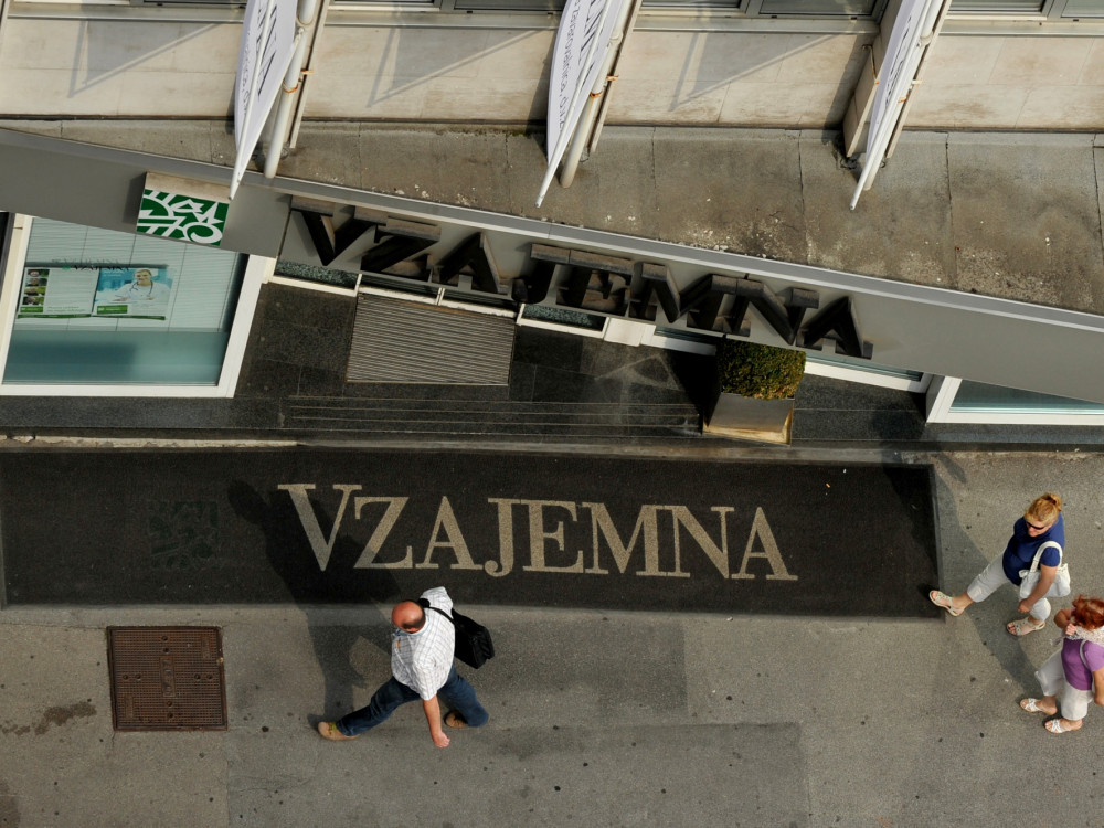 Vzajemna: Koliko evrov upravičencem in ali lahko preoblikovanje pade v vodo?