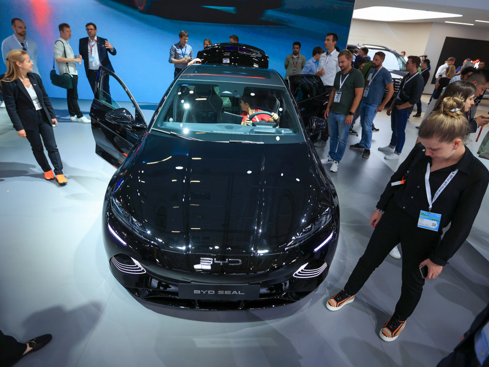 Slovenski avtomobilisti: 'Kitajske carine' so polomija!