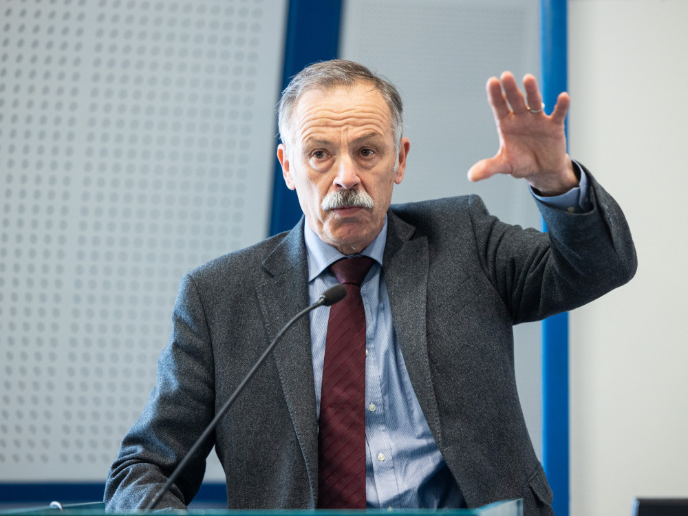 Mojmir Mrak: Svet se spreminja, bomo za mizo ali na mizi?