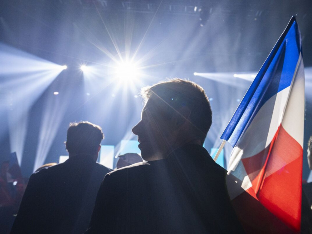 Kako se delniški trgi odzivajo na krizo v Franciji?