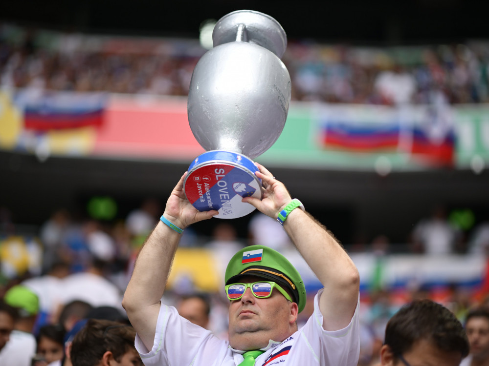 Je najbolj znanemu slovenskemu navijaču uspelo unovčiti slavo?