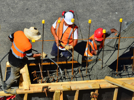 Prodajne cene nepremičnin poznamo. Koliko pa vsak kvadratni meter stane investitorja?