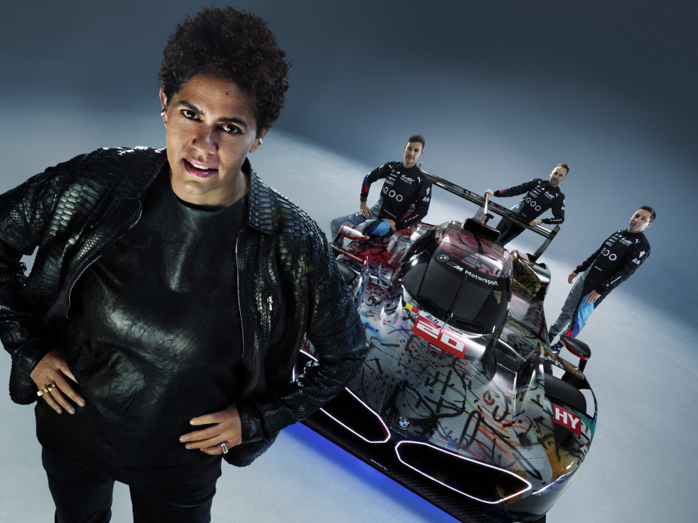 BMW ArtCar ustvarjen v sodelovanju z najbolje prodajano afriško umetnico
