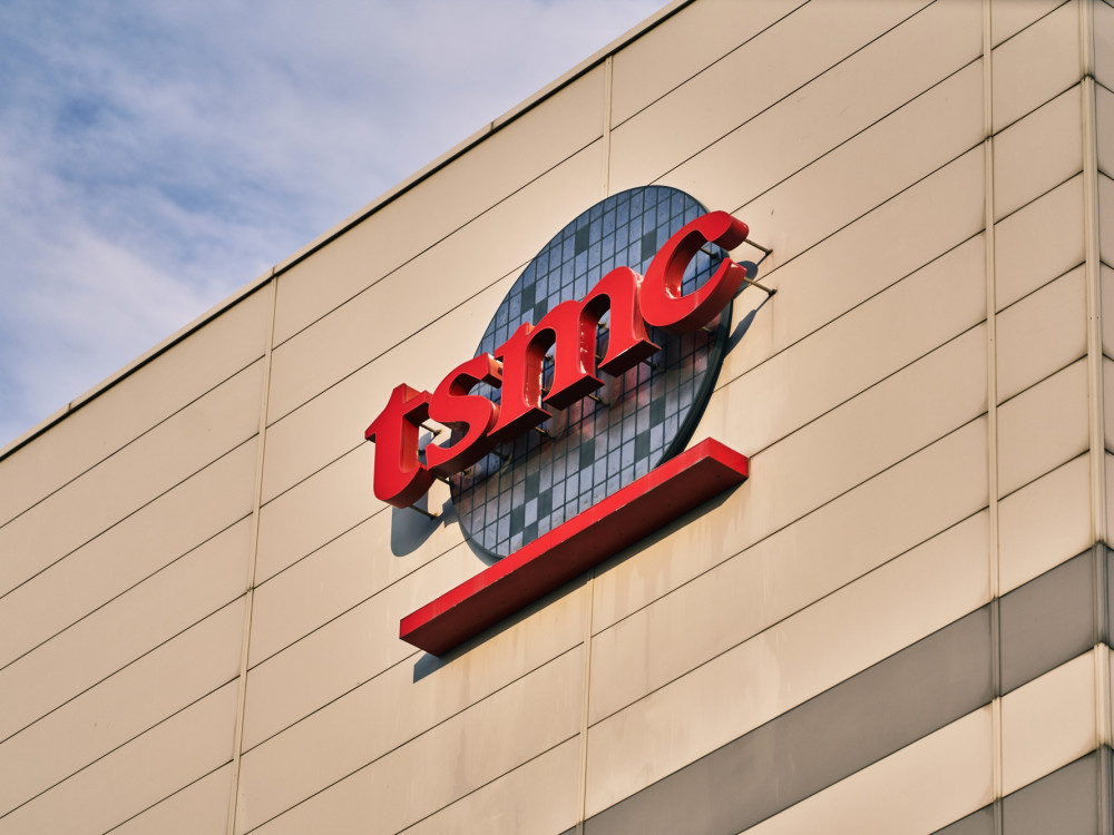 TSMC z optimističnimi napovedmi kljub Trumpovim pritiskom na tehnološki trg