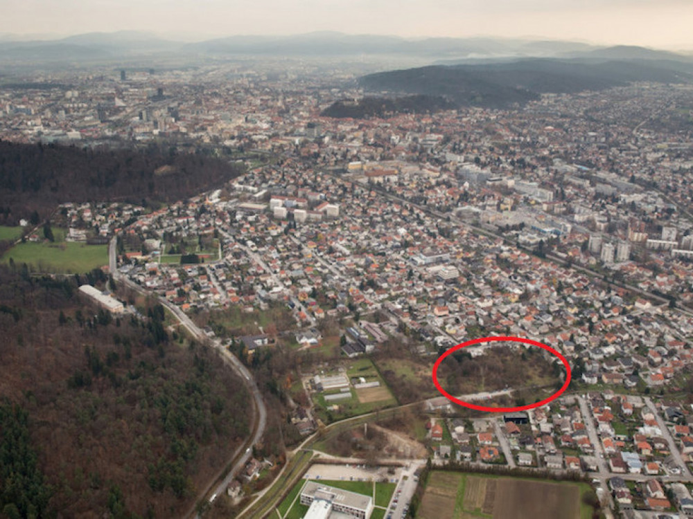 SDH v Rožni dolini neuspešno prodaja zemljišče