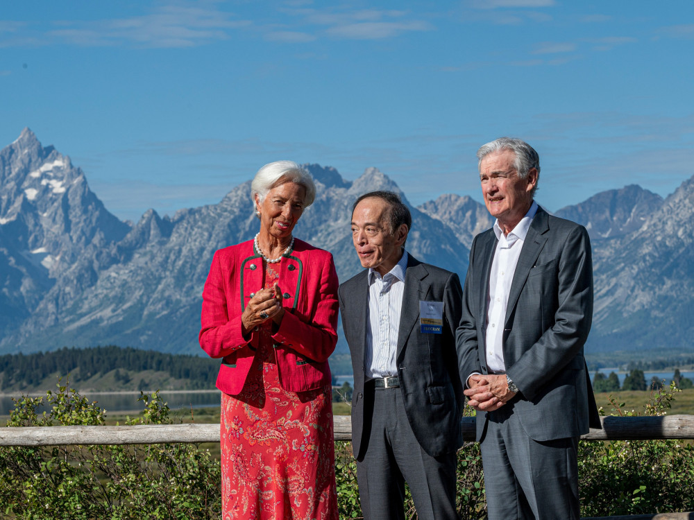 Top 5 novic za začetek dneva: Lagarde znižuje, Powell svari, Meloni laska