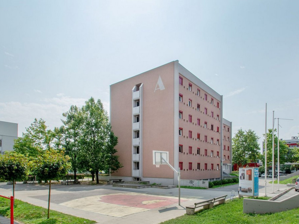 E-pismo: Začenja se lov za nekaj kvadratnih metrov