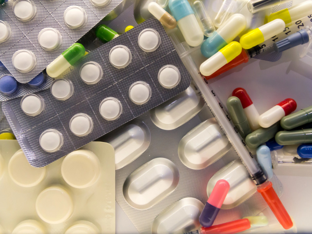 Tveganje recesije godi delnicam farmacevtov. Kako donosne so letos?