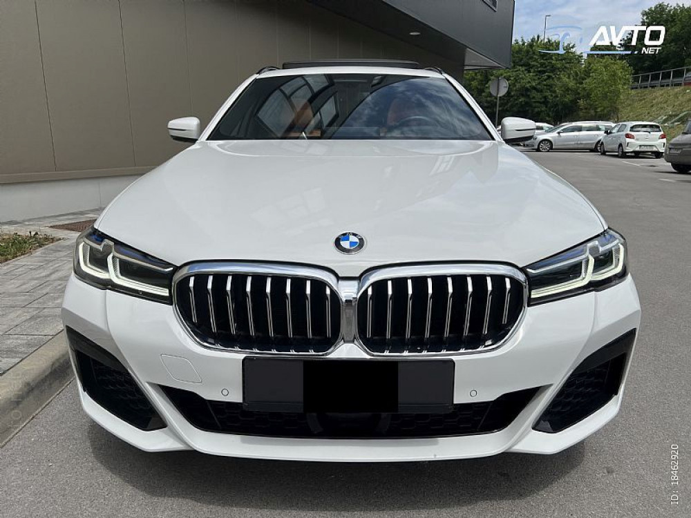 Furs obtičal z dvema voziloma BMW, ponuja ju z velikimi popustom
