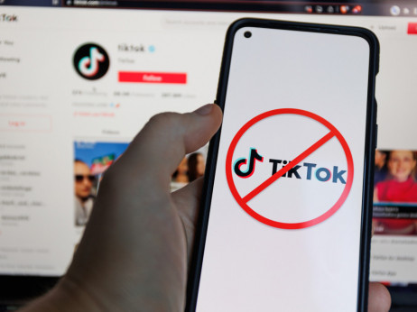 Primer TikTok: Zakaj vlada in podjetja omejujejo dostop do družbenih omrežij?