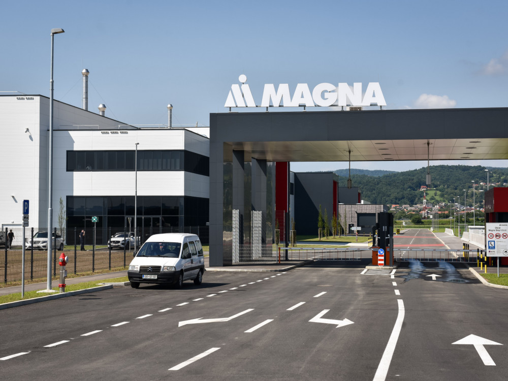 Visokoleteči načrti padli v vodo: Kaj se danes dogaja z Magno Steyr?