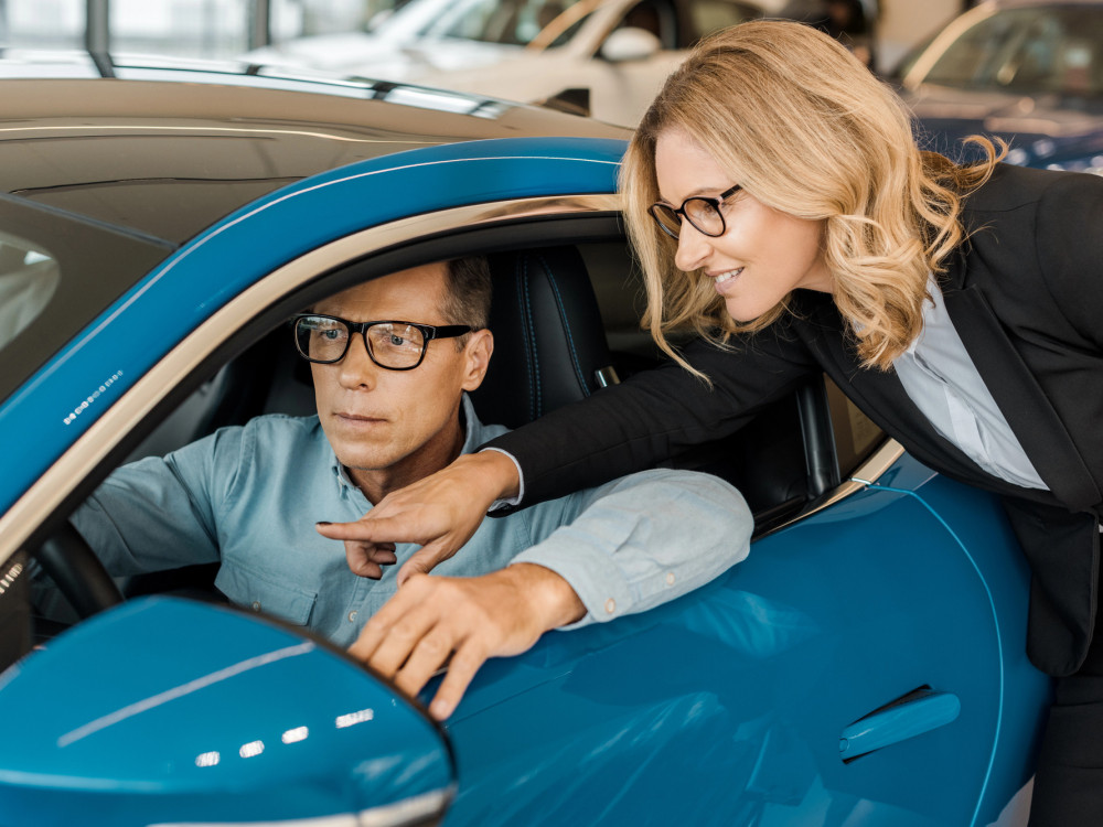 EU rahlja okoljevarstvene cilje. Kaj pravijo domači avtotrgovci?