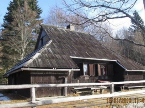 Oktobrske dražbe: Stanovanja v Ljubljani, koča na Velik planini ...