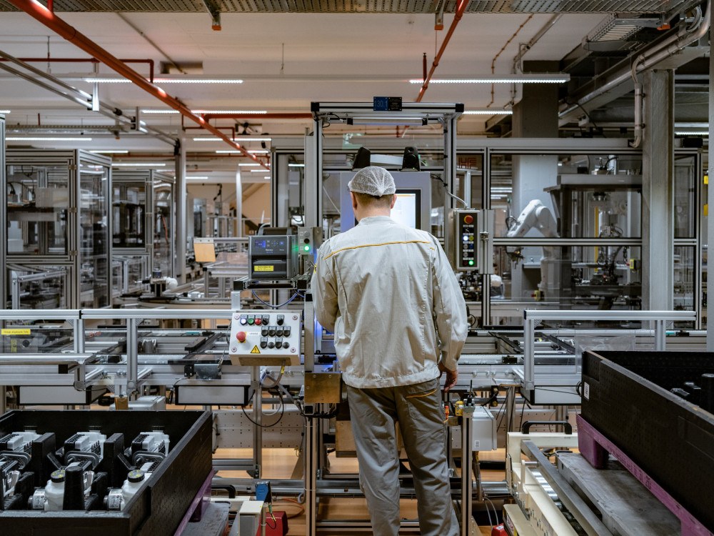 Nemška industrijska proizvodnja se je povečala pred začetkom vpliva ameriških carin