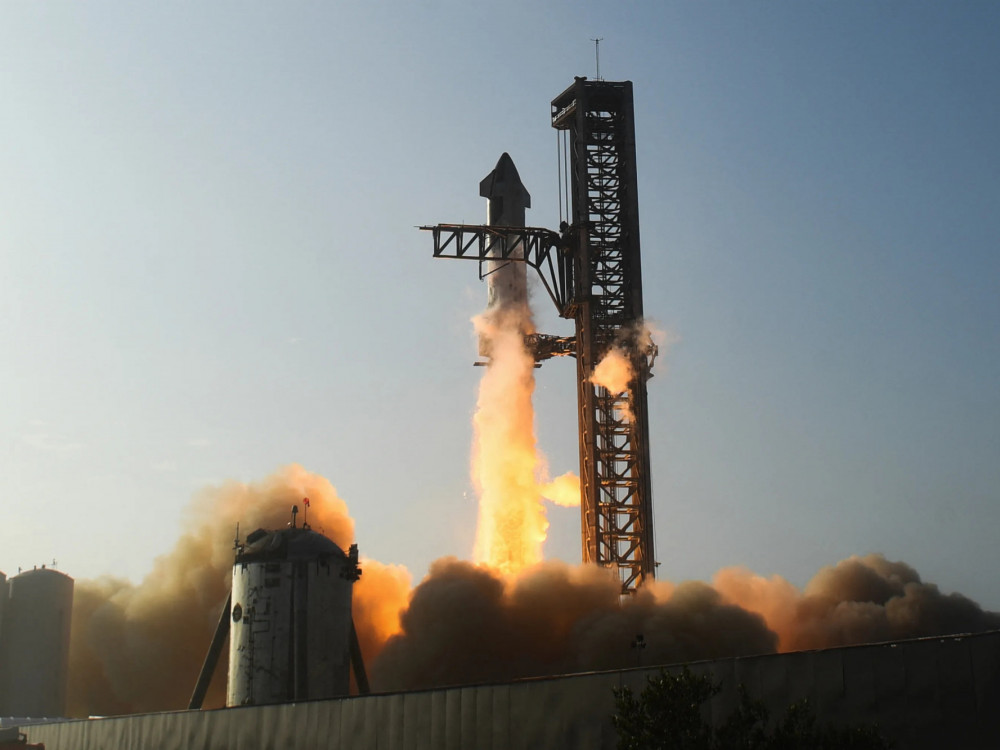 Top 5 novic za začetek dneva: Vesoljski uspeh Elona Muska