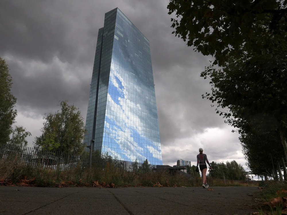 PMI: Evropsko gospodarstvo znova v območju krčenja