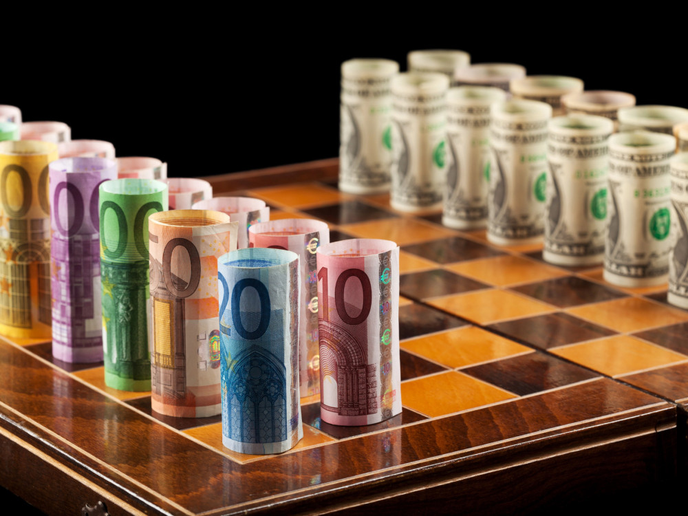 Dolar na šestmesečnem dnu: Status valute pod vprašajem