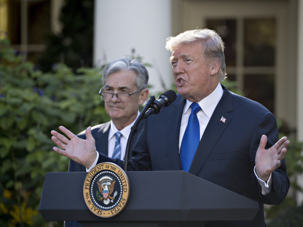 Zgodbe tedna: Spor Trump – Fed, stanovanjska posojila, slovenski blue chipi po prvem polletju