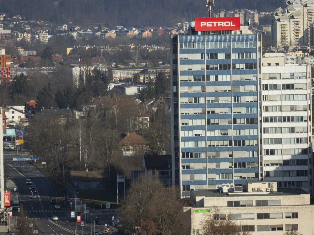 Petrol državi predlaga plačilo odškodnine in konec regulacije