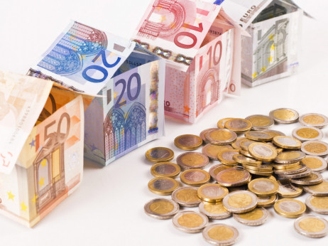 ECB obrestne mere niža, slovenske banke pa stanovanjska posojila dražijo