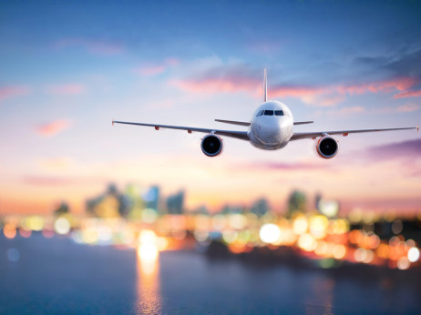 Двајца пилоти загинаа откако авион удри во пожарникарско возило на писта во Њујорк