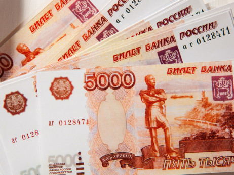 Izjemno okrevanje rublja predstavlja novo tveganje za rusko gospodarstvo