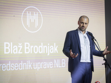 Ko uprave kupujejo delnice za družino: zaupanje v podjetje ali davčno ugodna naložba?