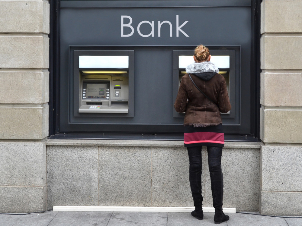 Zgodbe tedna: Konec kriptoveselice, tržni deleži slovenskih bank, gospodarski obeti Slovenije