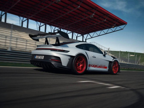 Porsche krepi dobiček na račun prodaje 911-tice