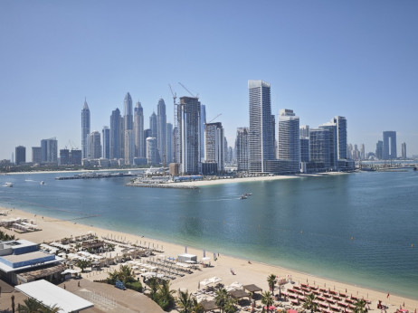 Vojna prazni Dubaj: turizem izgublja milijarde, Evropa pridobiva