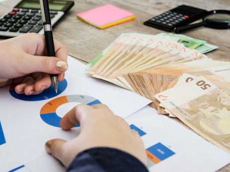 Zgodbe tedna: kam po kredit, donosnost ljudske obveznice, predvolilni obračun