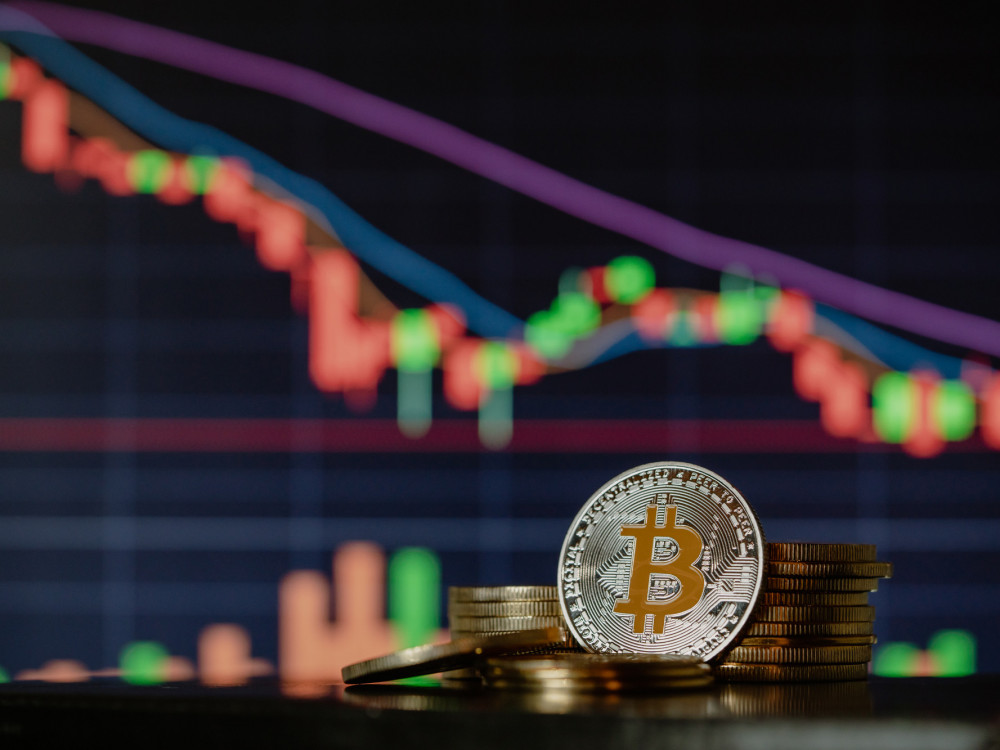 Bloombergov analitik: bitcoin bi lahko zgrmel na 10.000 dolarjev