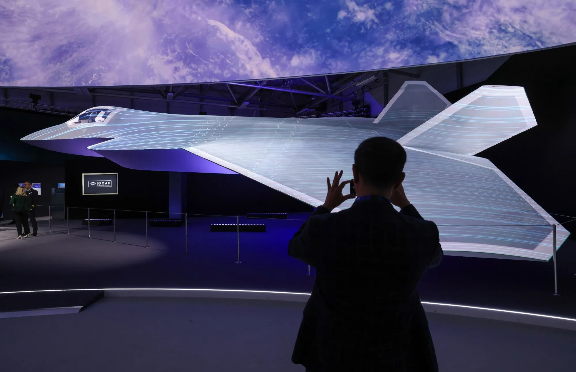 Evropske obrambne delnice poskočile zaradi obljube o vojaški porabi