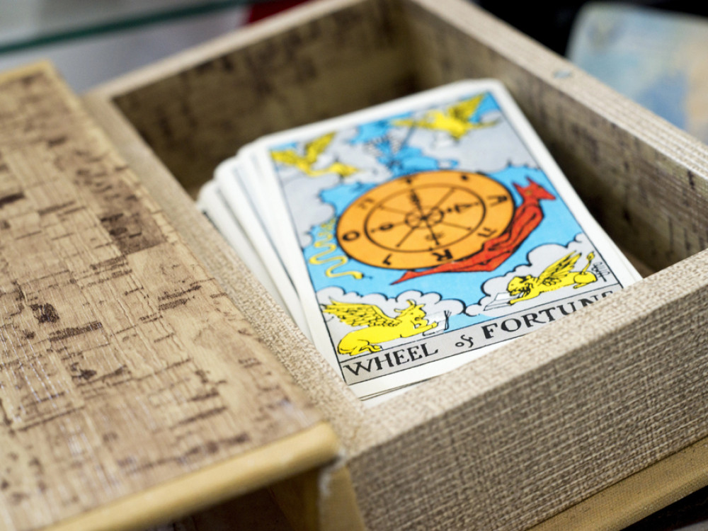 Napovedovanje prihodnosti: V času negotovosti večje zanimanje za tarot