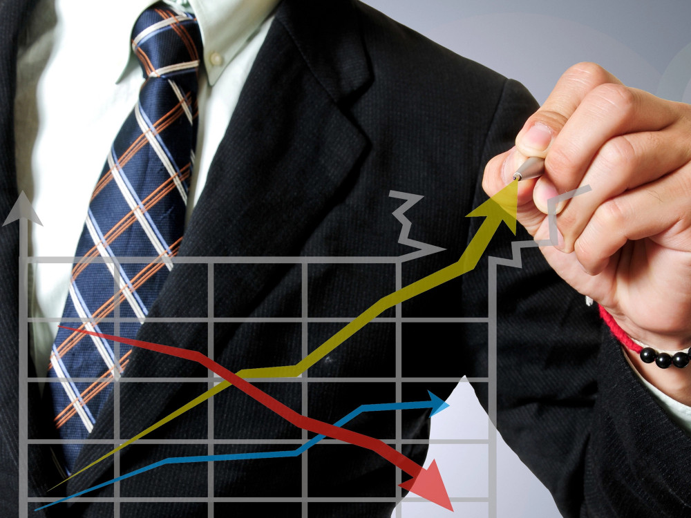 Zakaj se delnice Alphabeta dražijo, Mete in Microsofta pa se cenijo?