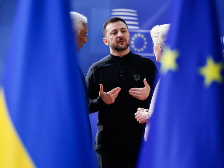 Top 5 novic za začetek dneva: Na vzhodu veliko novega