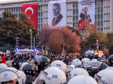 Erdoğanov nasprotnik v zaporu: Napoved novih protestov, finančni trgi pod pritiski