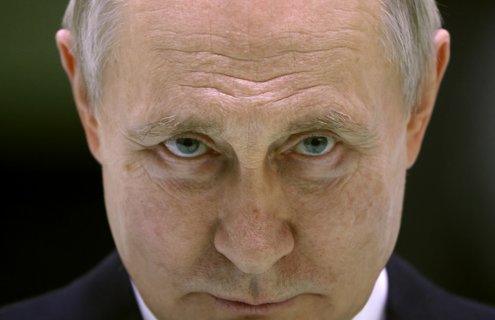 Top 5 novic za začetek dneva: Putin napovedal jedrski vihar