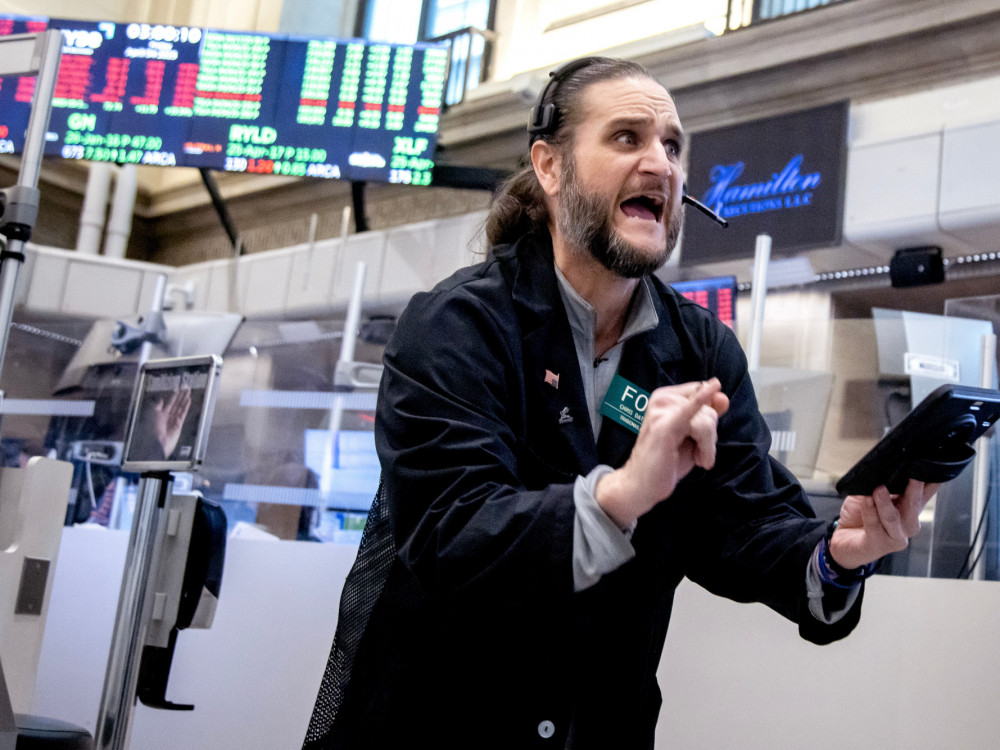 Panika na Wall Streetu, Trump pa na golfu. Bo ponedeljek spet krvav?